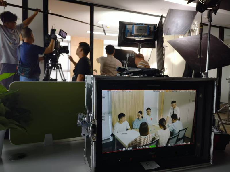 枣阳市TVC拍摄公司：科技产品视觉化大师，诠释未来感与功能美学